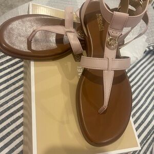 Sasha flat sandal mk